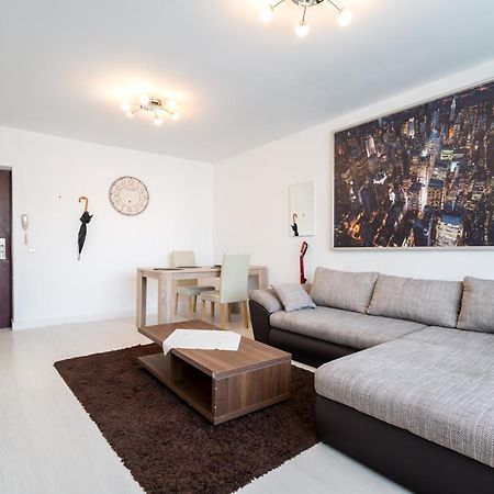 Top Location With Iconic View - Sala Palatului Букурещ Екстериор снимка