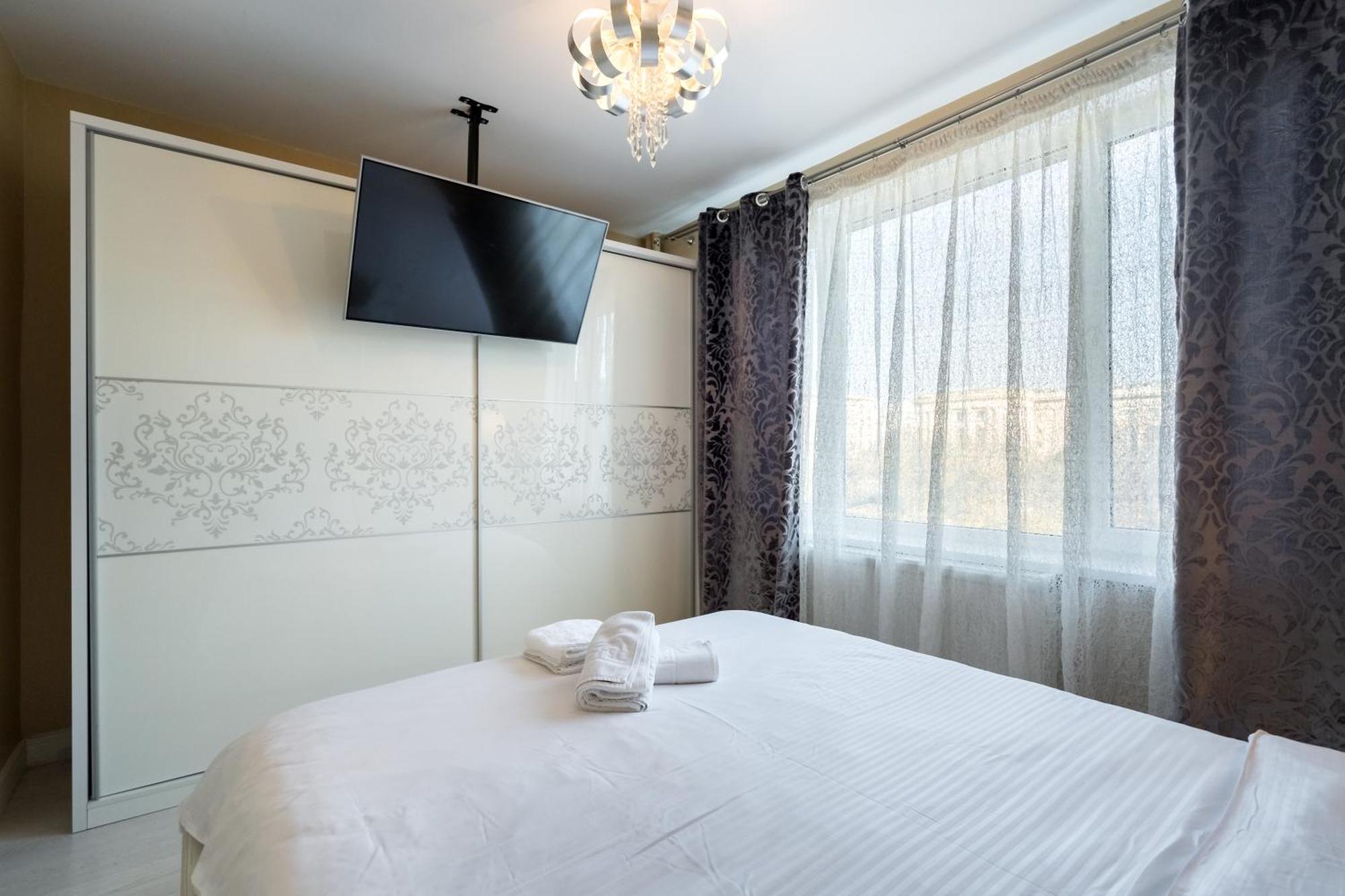 Top Location With Iconic View - Sala Palatului Букурещ Екстериор снимка