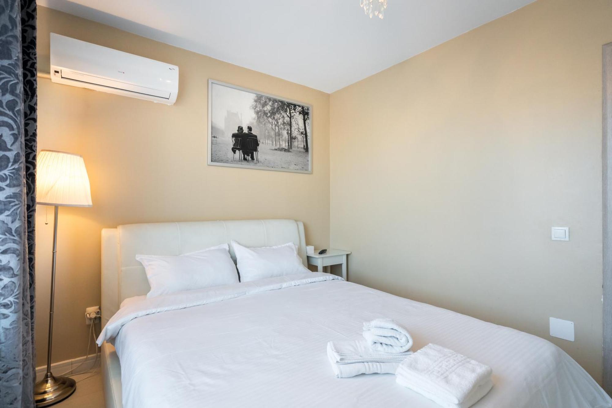 Top Location With Iconic View - Sala Palatului Букурещ Екстериор снимка
