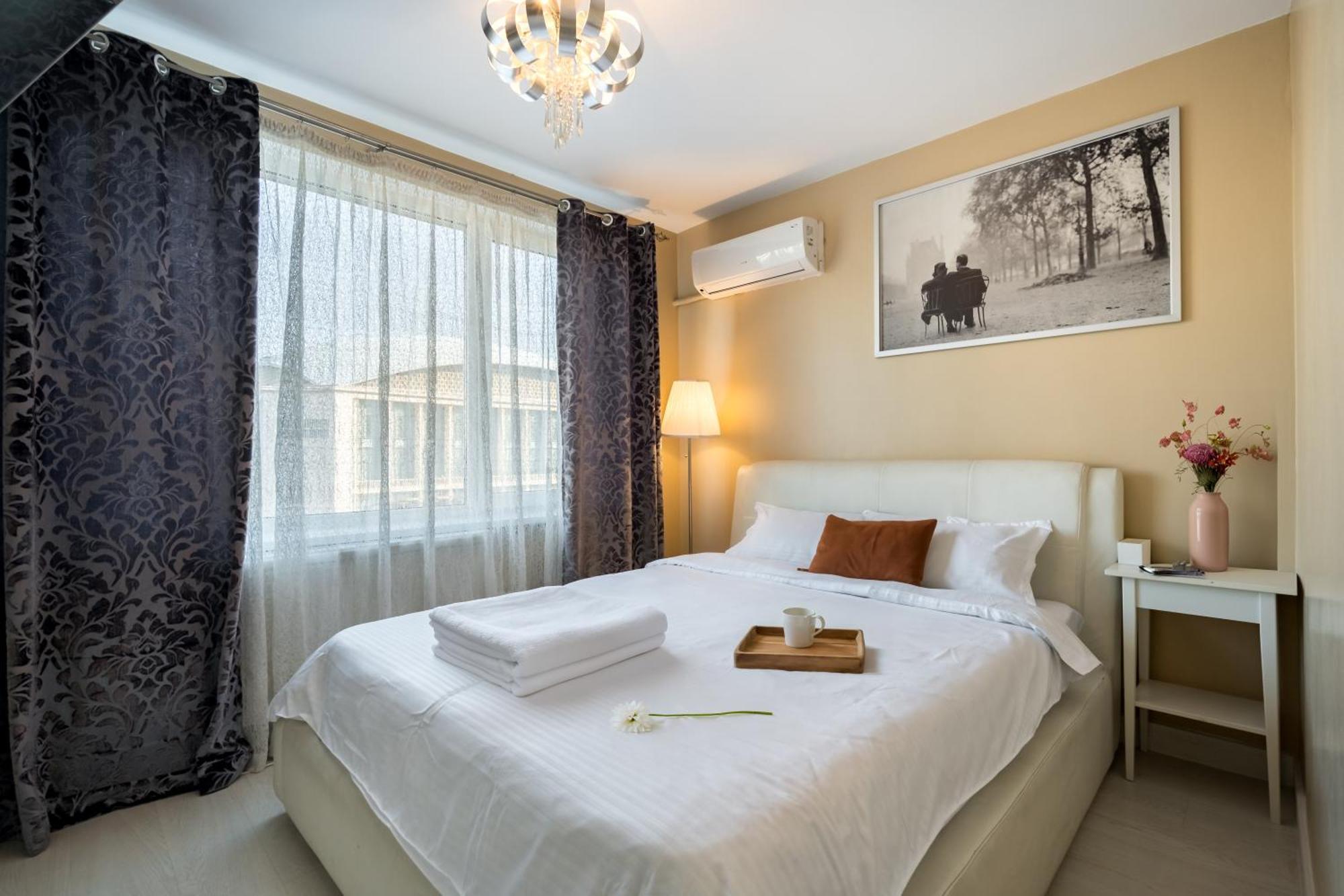 Top Location With Iconic View - Sala Palatului Букурещ Екстериор снимка