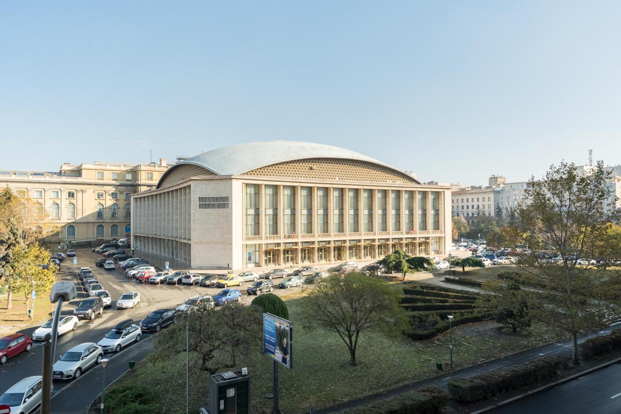 Top Location With Iconic View - Sala Palatului Букурещ Екстериор снимка